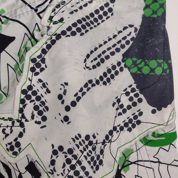 Quiksilver Cargo Side Pocket Logo Print Green Black & White Surf Board Shorts - Picture 6 of 10